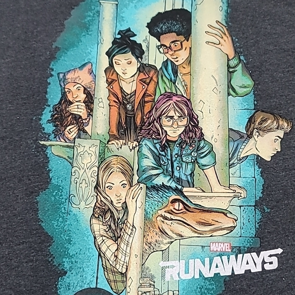 Marvel Runaways A Hulu Original by Her Universe Raglan TShirt Size S